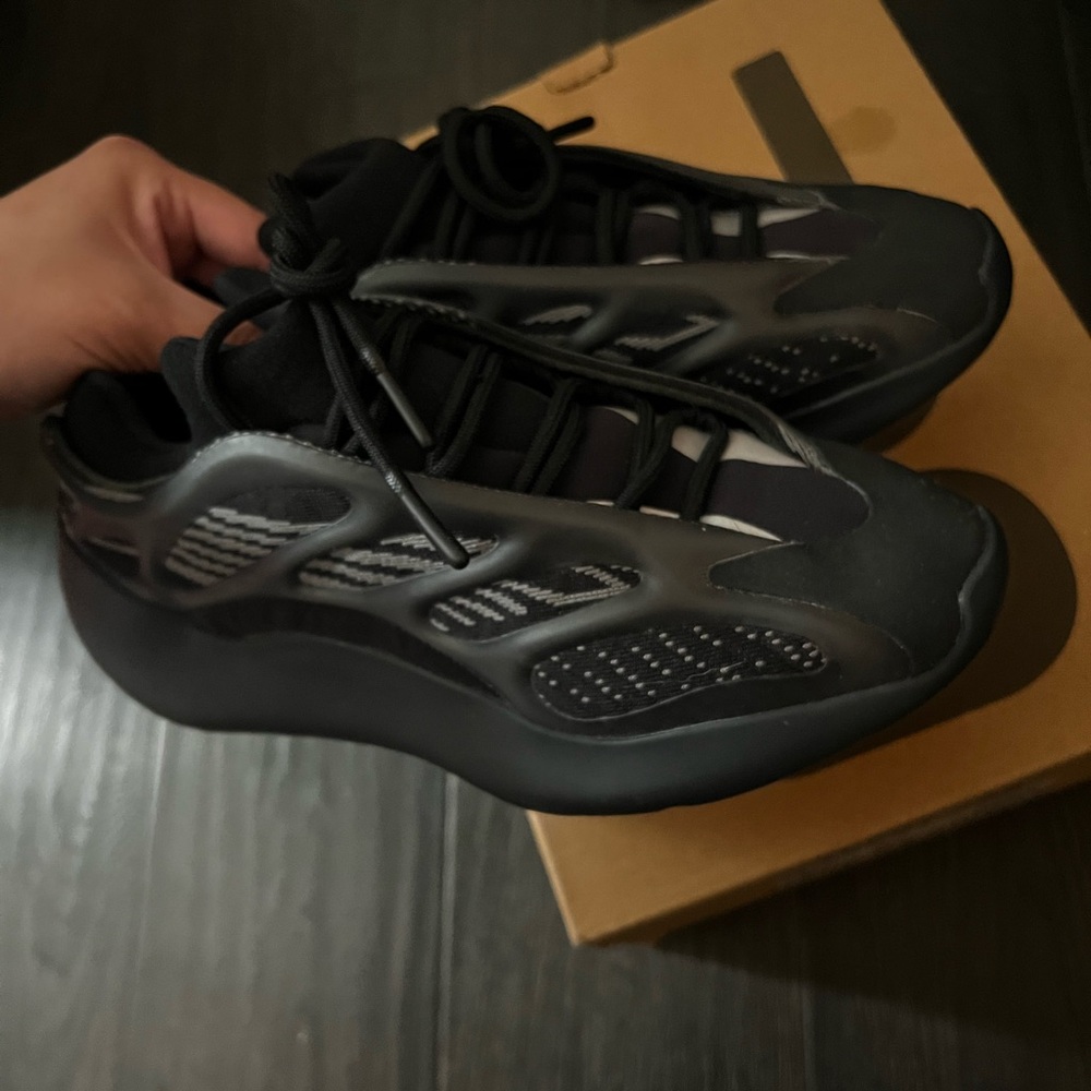 Adidas Yeezy 700 V3